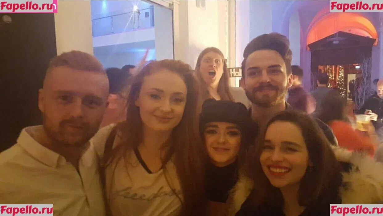 Emilia Clarke Onlyfans Photo Gallery 