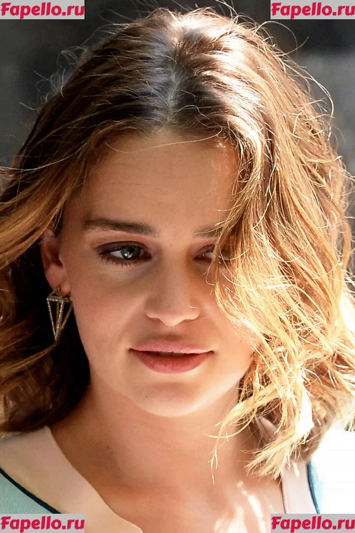 Emilia Clarke Onlyfans Photo Gallery 