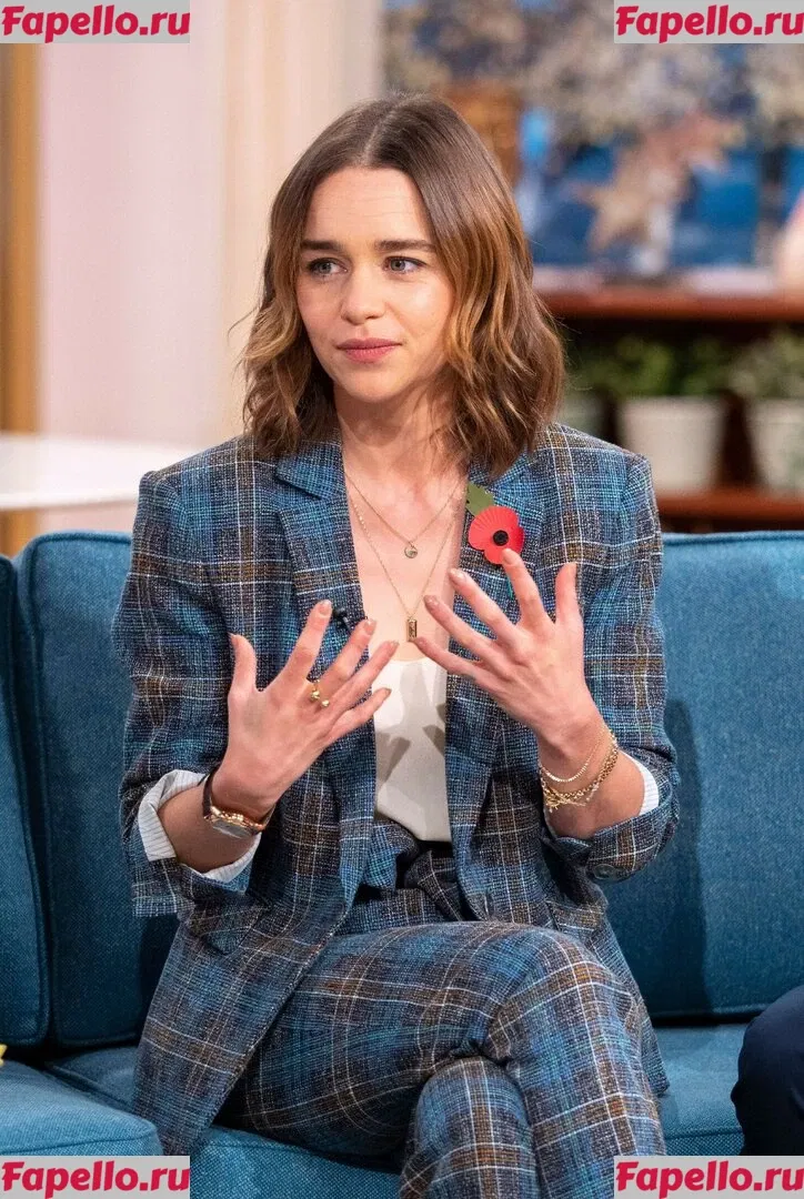 Emilia Clarke Onlyfans Photo Gallery 