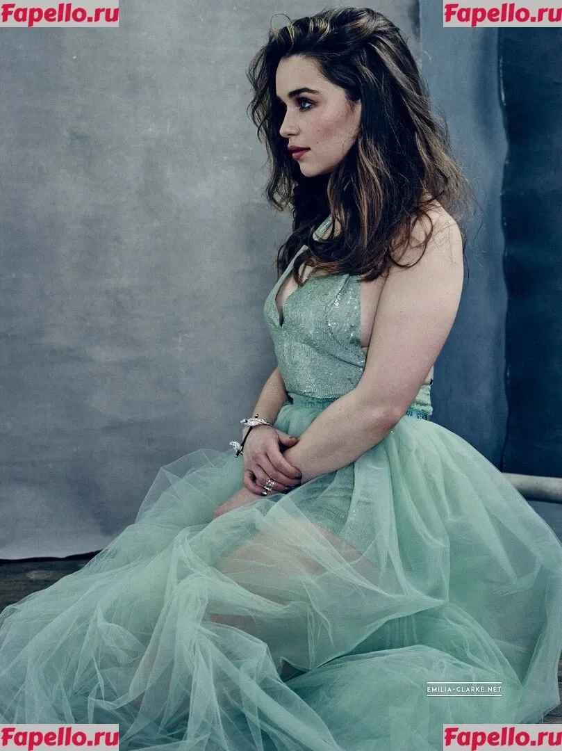 Emilia Clarke Onlyfans Photo Gallery 