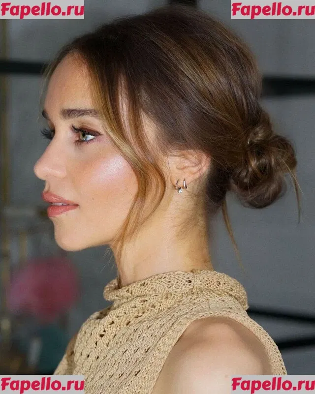 Emilia Clarke Onlyfans Photo Gallery 