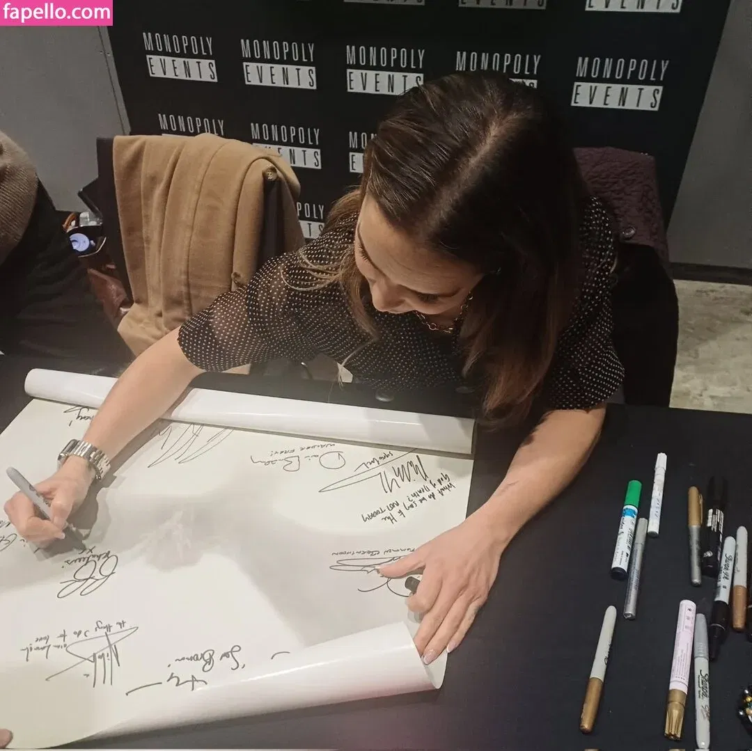 Emilia Clarke Onlyfans Photo Gallery 