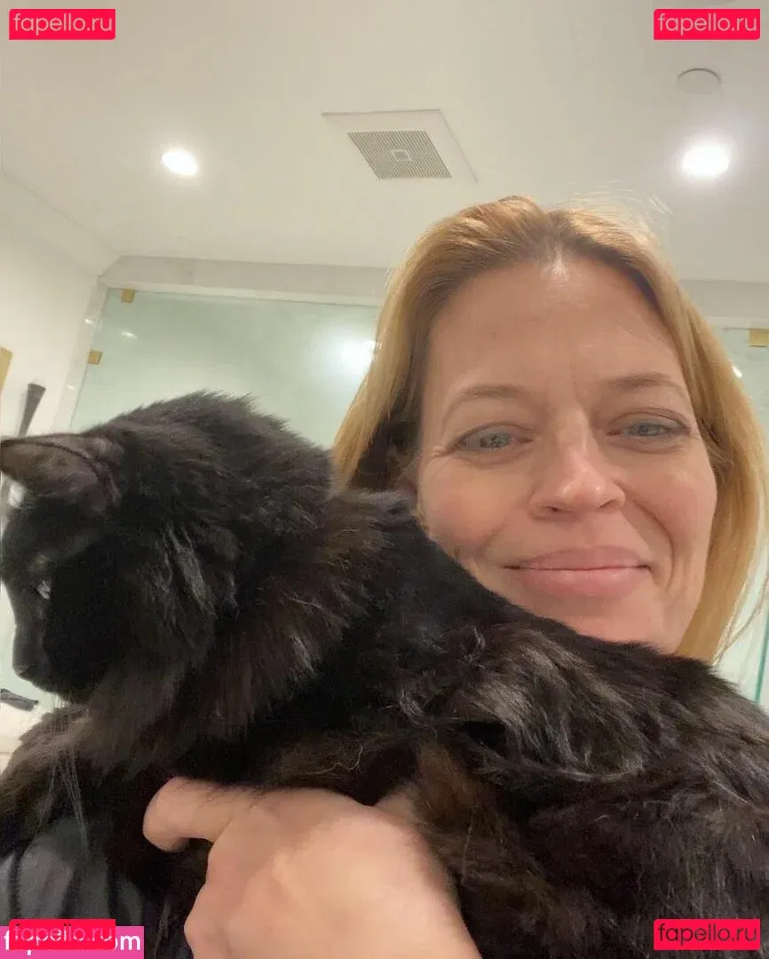 Jeri Ryan Onlyfans Photo Gallery 