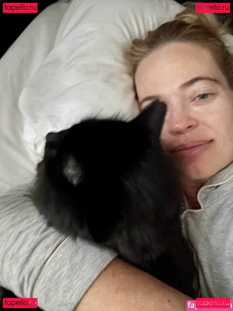 Jeri Ryan Onlyfans Photo Gallery 