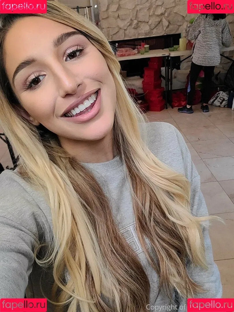 abelladanger Onlyfans Photo Gallery 