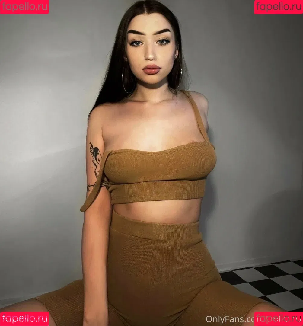 nnikolvv Onlyfans Photo Gallery 