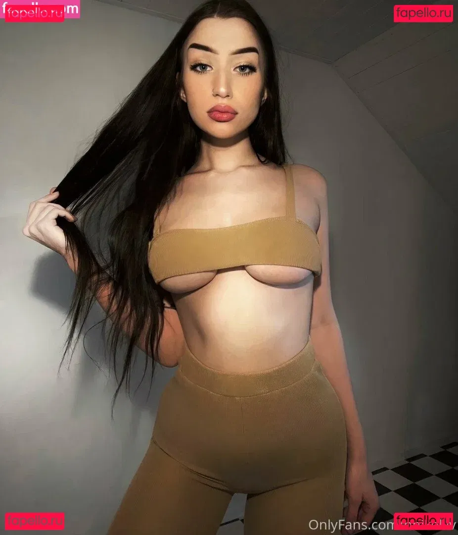 nnikolvv Onlyfans Photo Gallery 