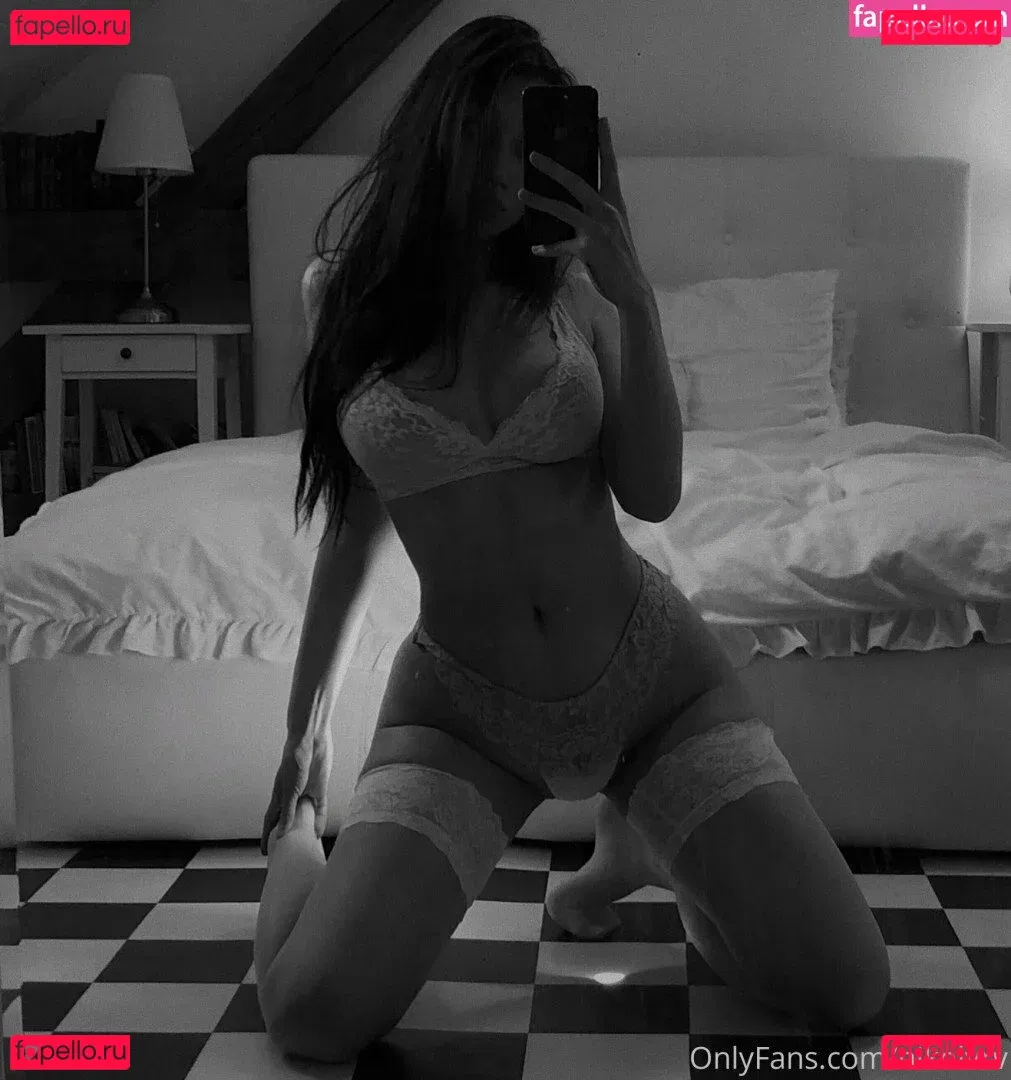 nnikolvv Onlyfans Photo Gallery 