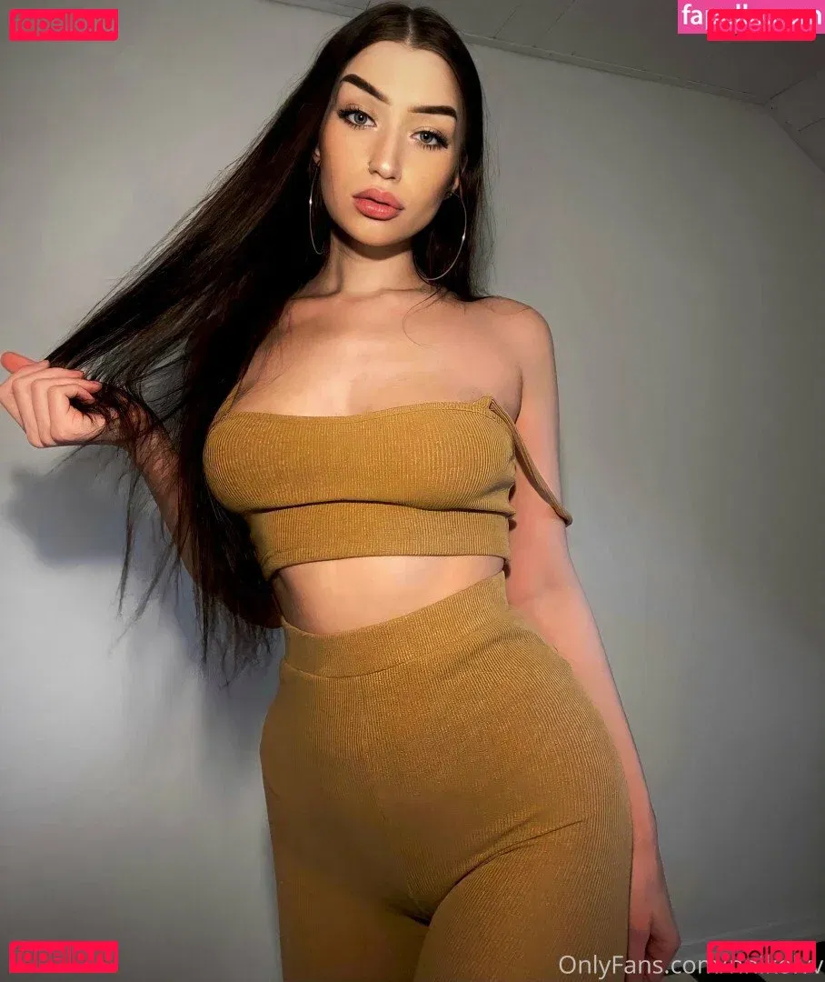 nnikolvv Onlyfans Photo Gallery 