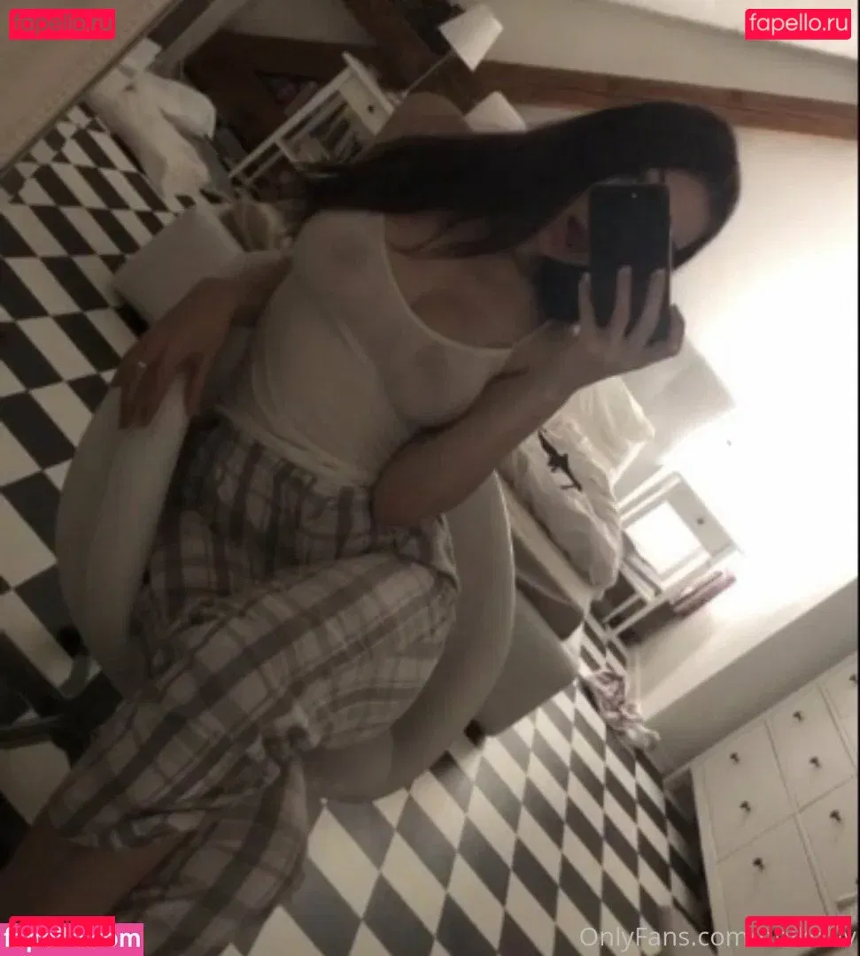 nnikolvv Onlyfans Photo Gallery 