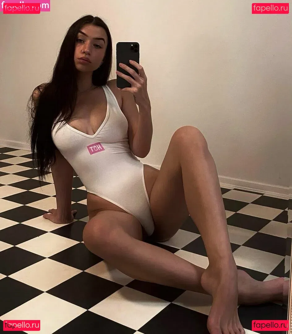 nnikolvv Onlyfans Photo Gallery 