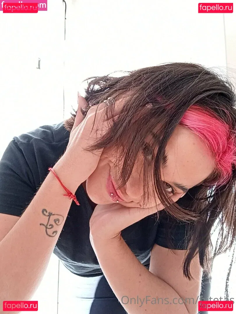 hitetas Onlyfans Photo Gallery 