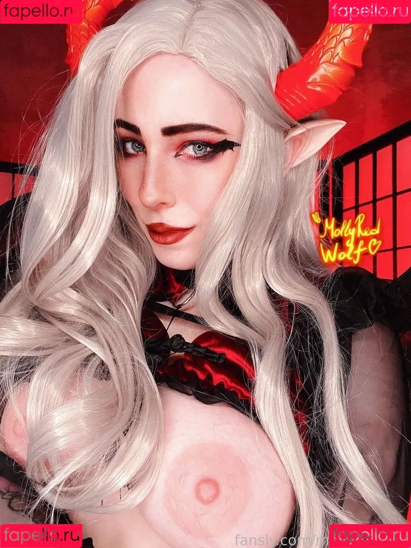 MollyRedWolf Onlyfans Photo Gallery 