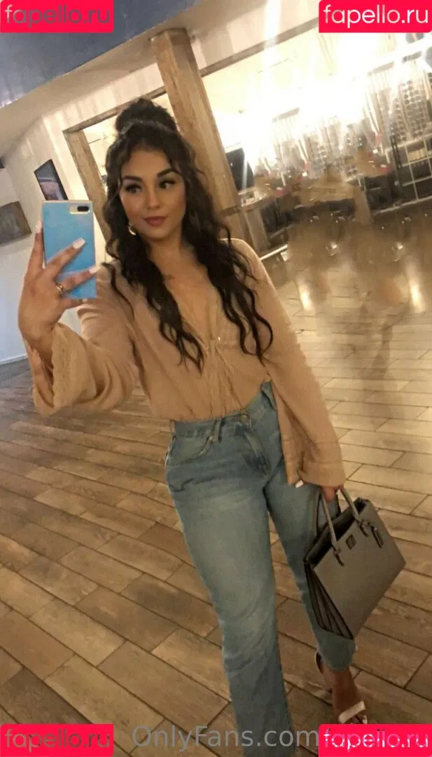 rissbby Onlyfans Photo Gallery 
