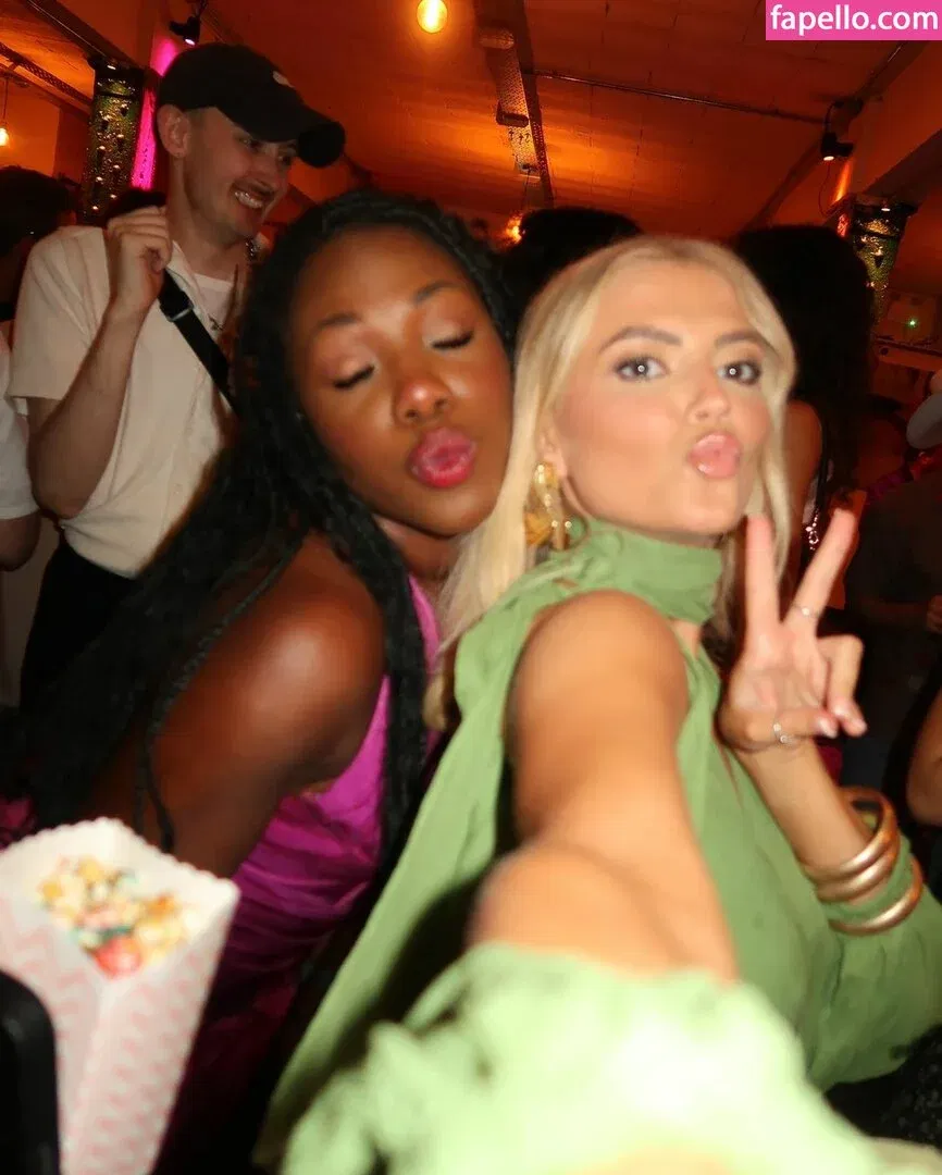 lizakovalenkoo Onlyfans Photo Gallery 