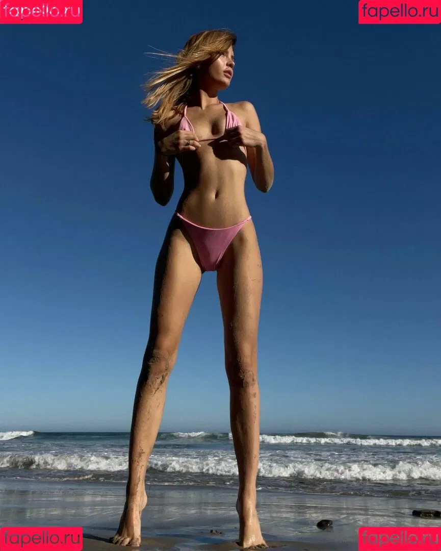 Dasha Komarova Onlyfans Photo Gallery 