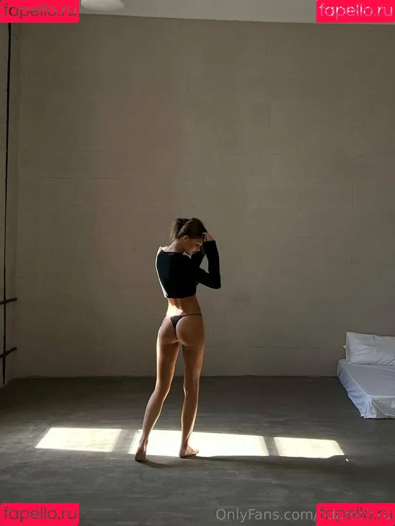 Dasha Komarova Onlyfans Photo Gallery 