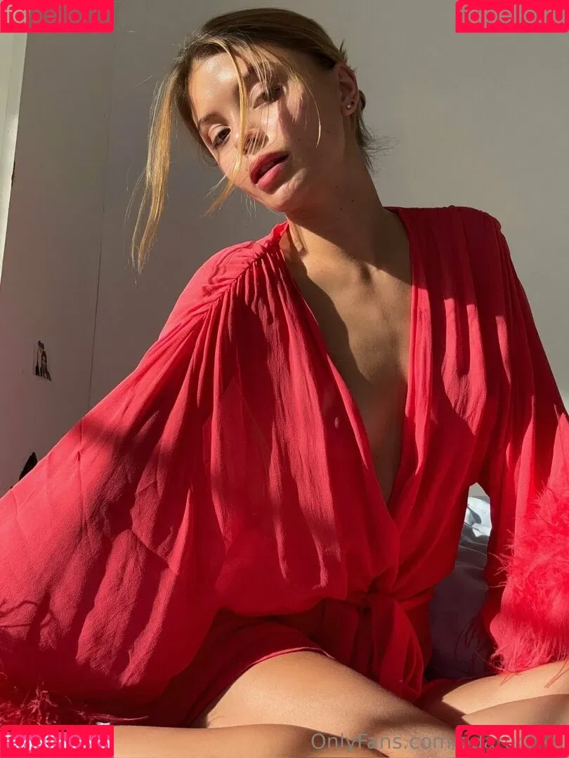 Dasha Komarova Onlyfans Photo Gallery 