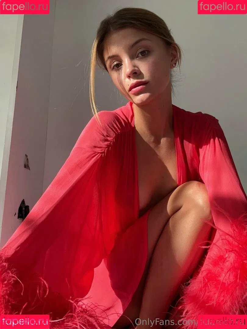 Dasha Komarova Onlyfans Photo Gallery 