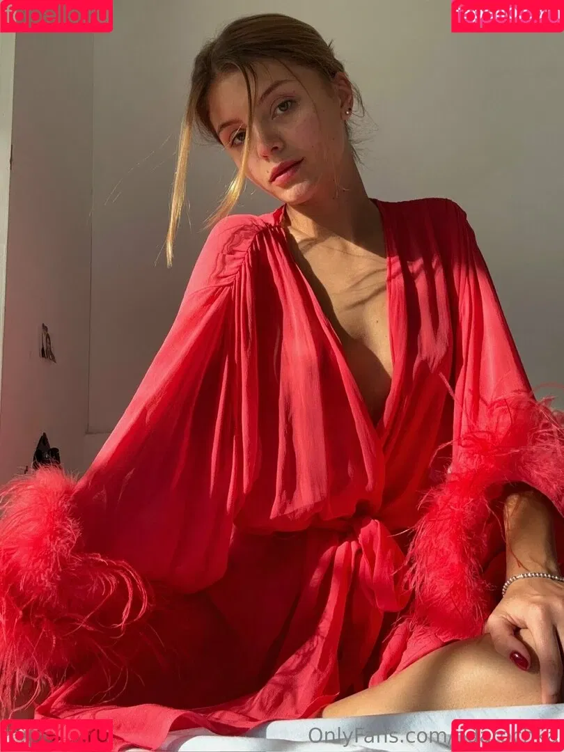 Dasha Komarova Onlyfans Photo Gallery 