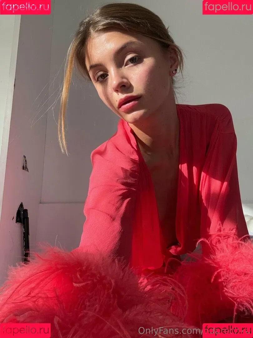 Dasha Komarova Onlyfans Photo Gallery 