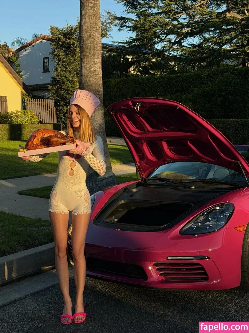 Dasha Komarova Onlyfans Photo Gallery 