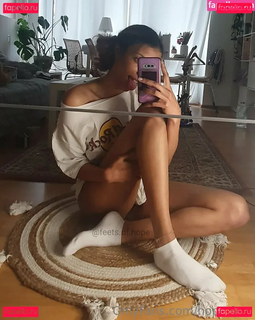 hope.feet Onlyfans Photo Gallery 
