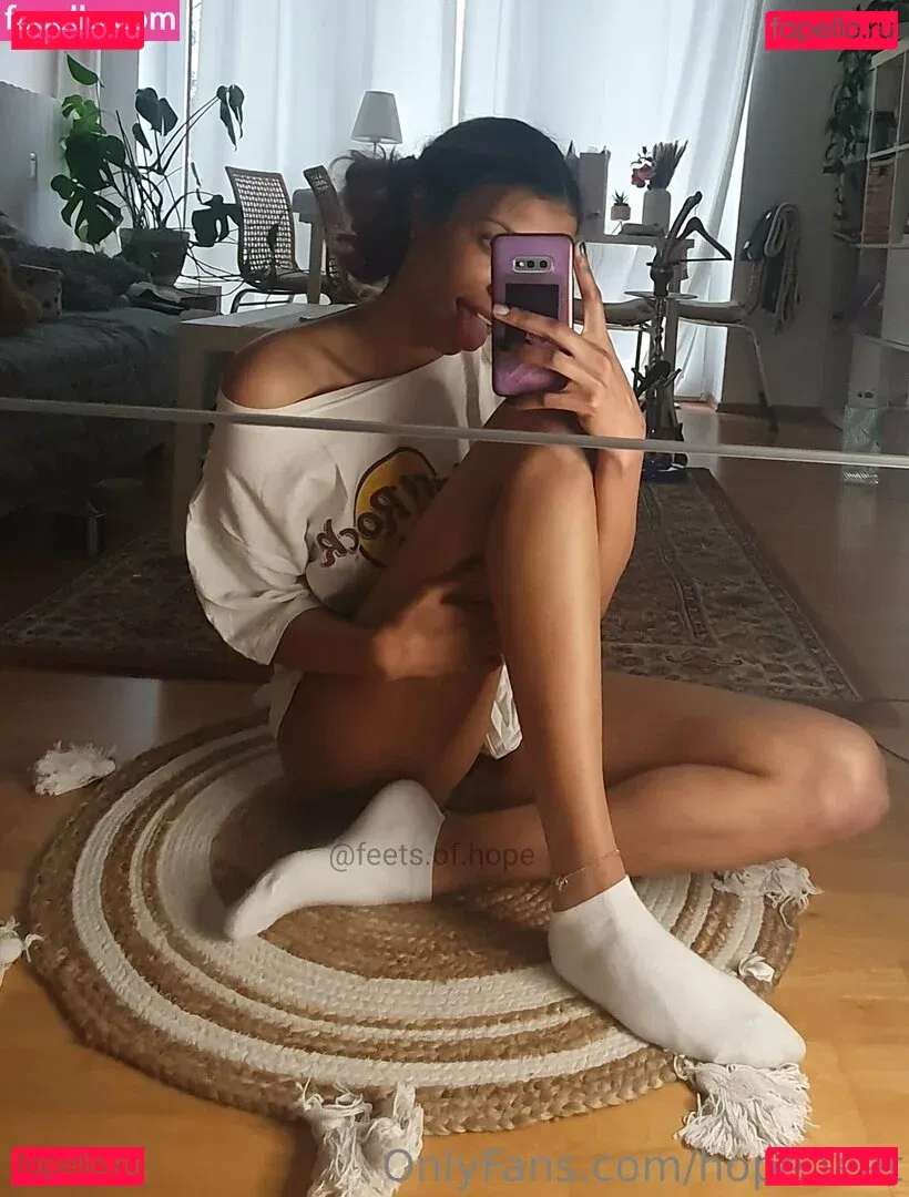 hope.feet Onlyfans Photo Gallery 