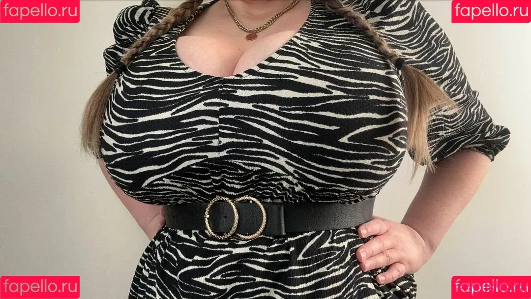 BustyQueen32M Onlyfans Photo Gallery 