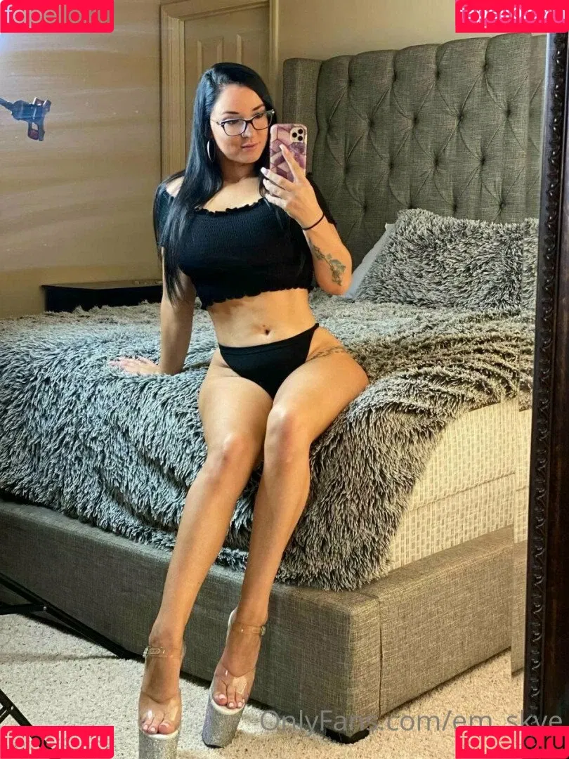 thelauraskyeofficial Onlyfans Photo Gallery 