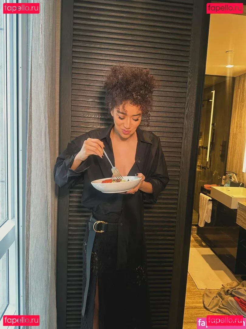 Jasmin Savoy Brown Onlyfans Photo Gallery 