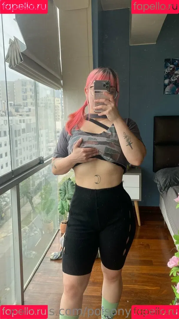 poisonyvieefree Onlyfans Photo Gallery 