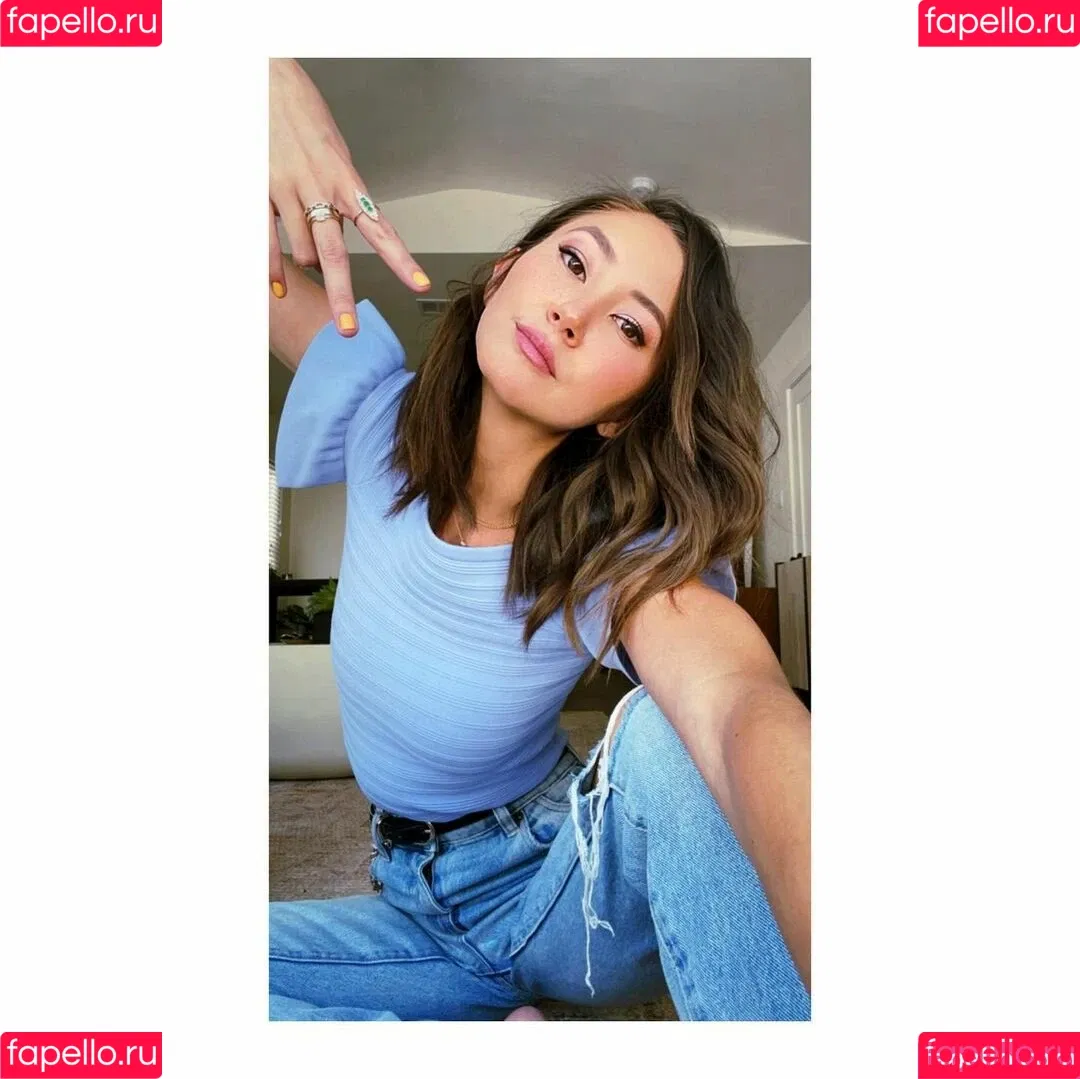 Kimiko Glenn Onlyfans Photo Gallery 