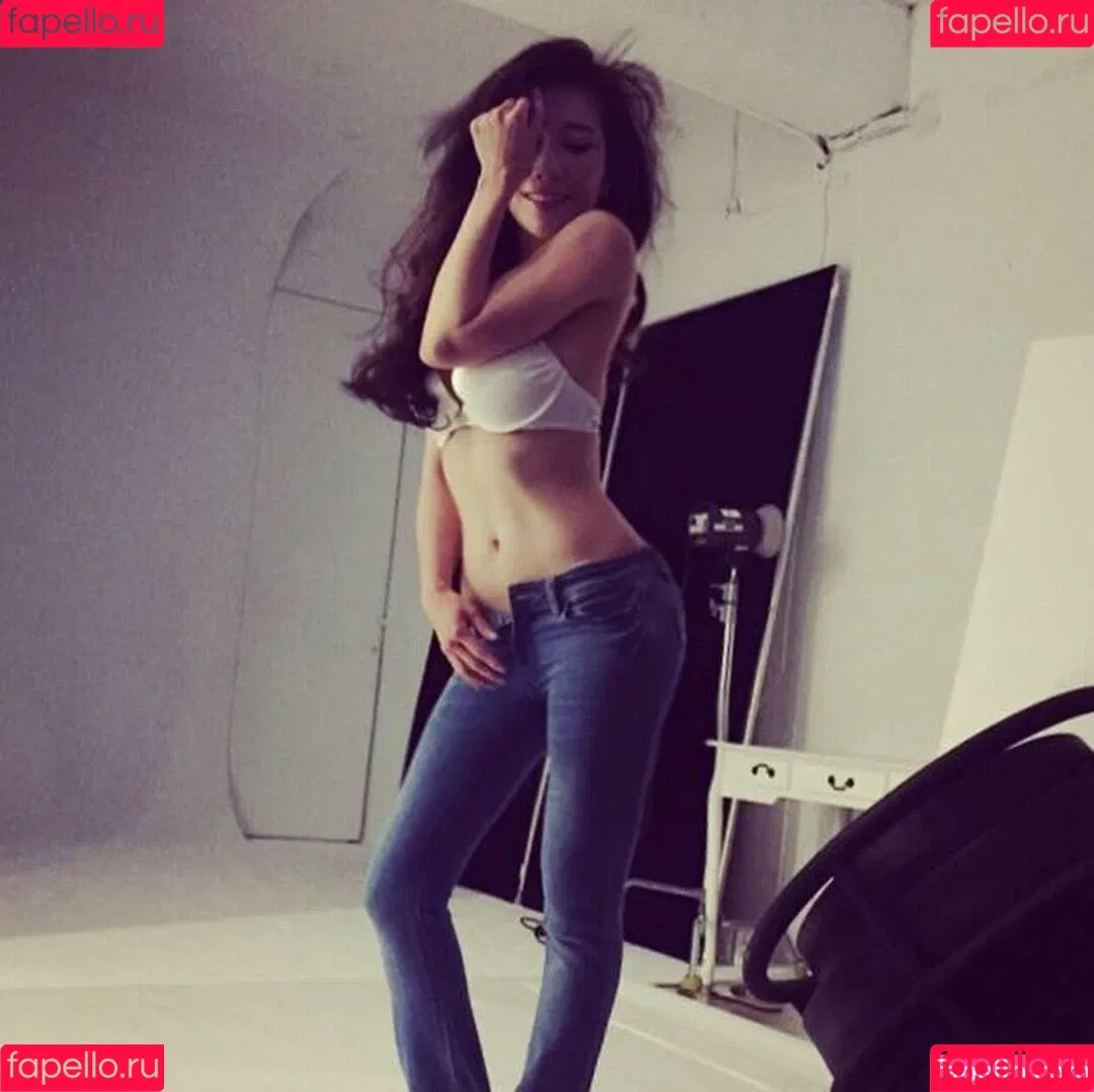 Kimiko Glenn Onlyfans Photo Gallery 