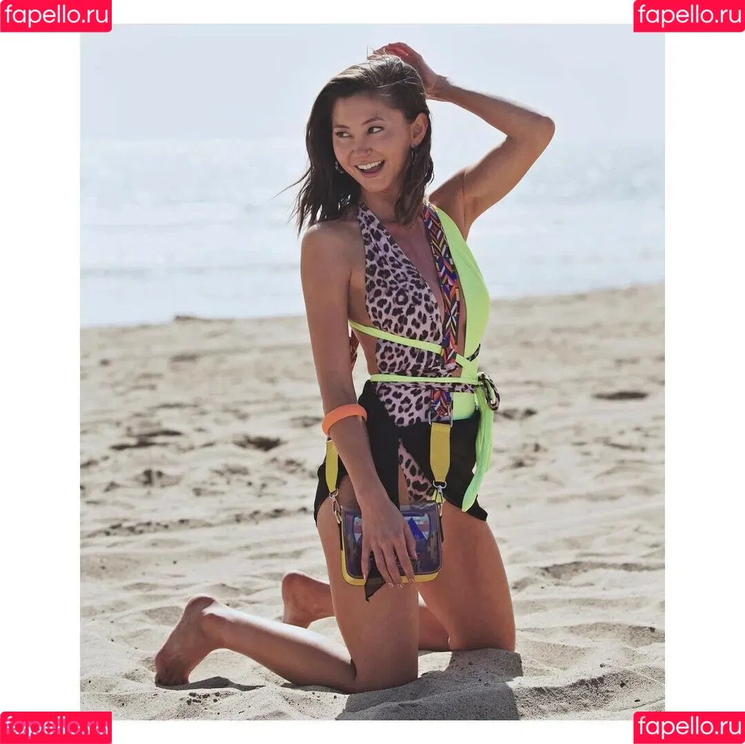 Kimiko Glenn Onlyfans Photo Gallery 