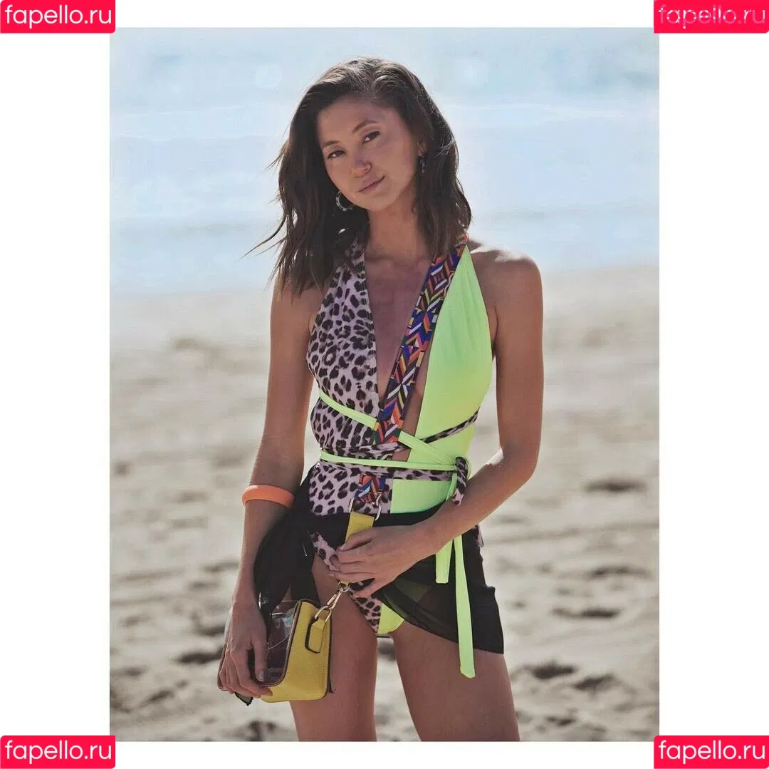 Kimiko Glenn Onlyfans Photo Gallery 