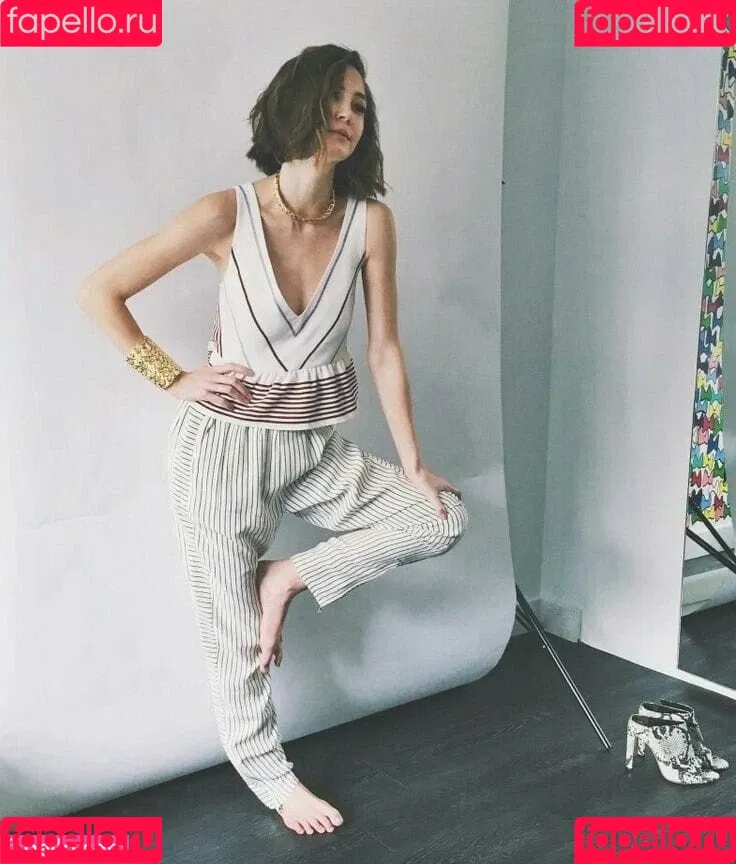 Kimiko Glenn Onlyfans Photo Gallery 
