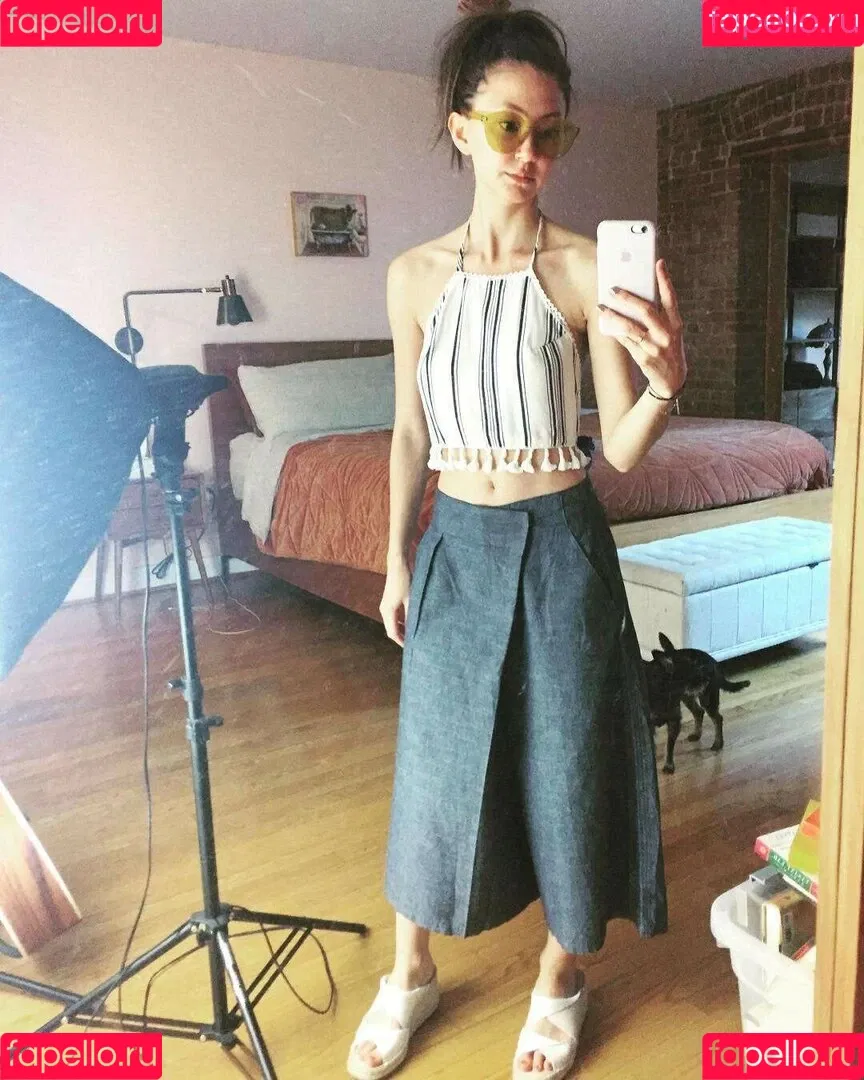 Kimiko Glenn Onlyfans Photo Gallery 