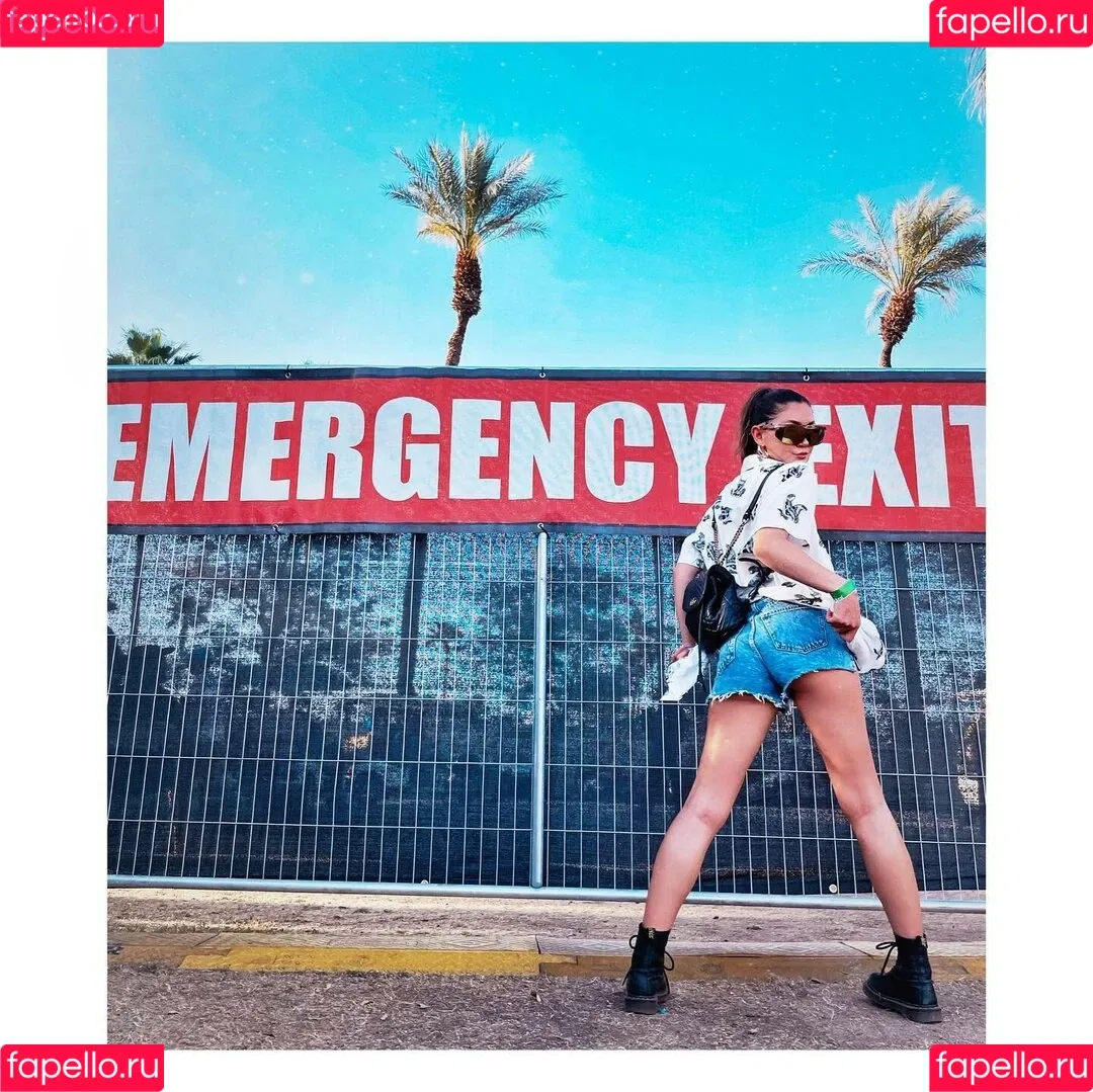 Kimiko Glenn Onlyfans Photo Gallery 