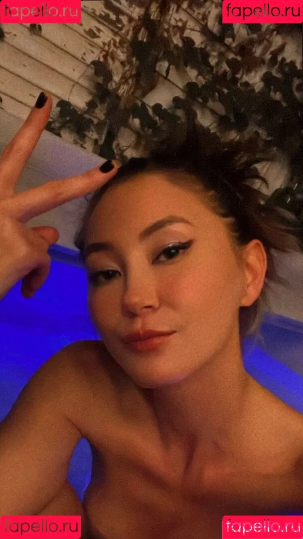 Kimiko Glenn Onlyfans Photo Gallery 