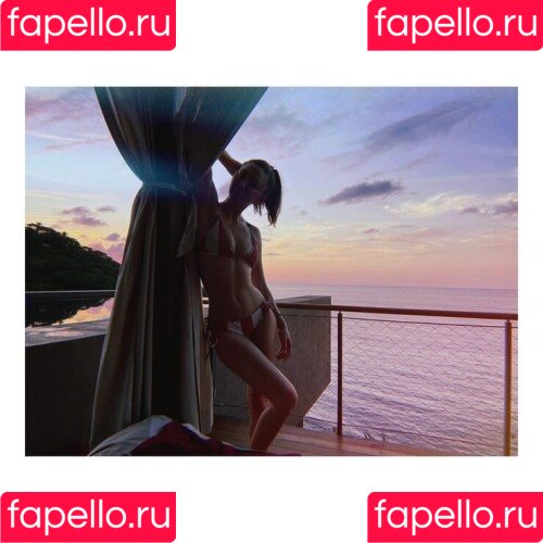 Kimiko Glenn Onlyfans Photo Gallery 