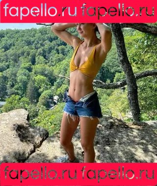 Kimiko Glenn Onlyfans Photo Gallery 