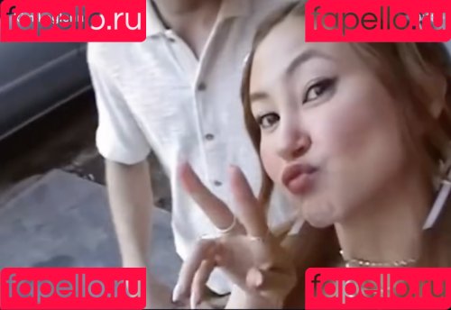 Kimiko Glenn Onlyfans Photo Gallery 