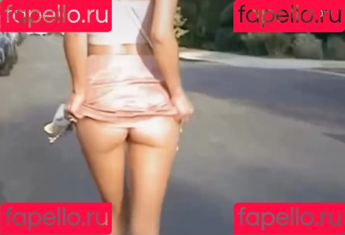 Kimiko Glenn Onlyfans Photo Gallery 