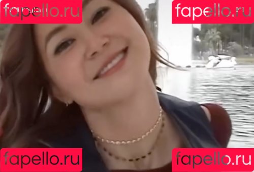 Kimiko Glenn Onlyfans Photo Gallery 