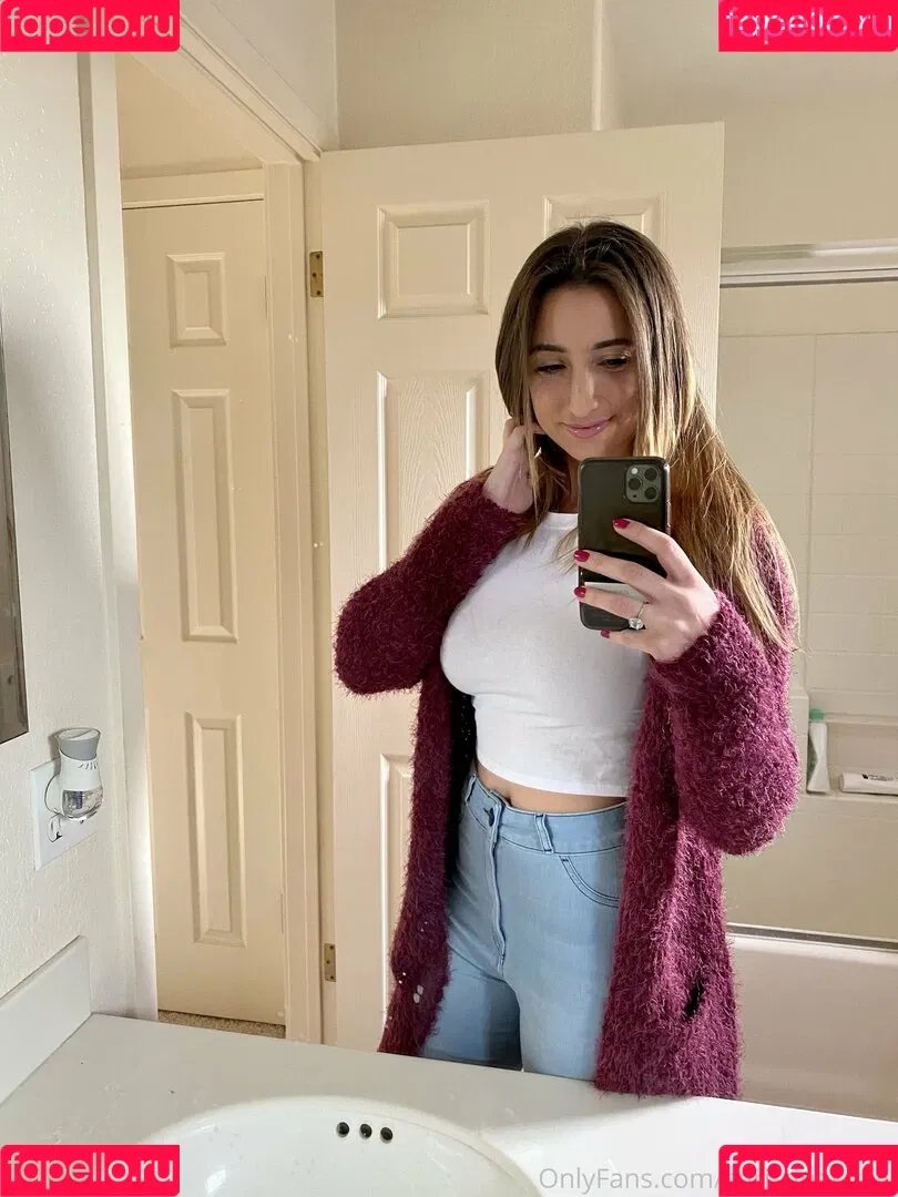 christinakhalil Onlyfans Photo Gallery 