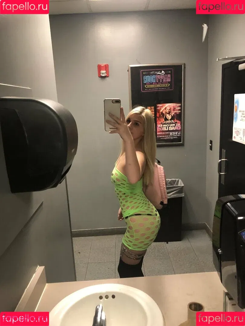 meganholly00 Onlyfans Photo Gallery 