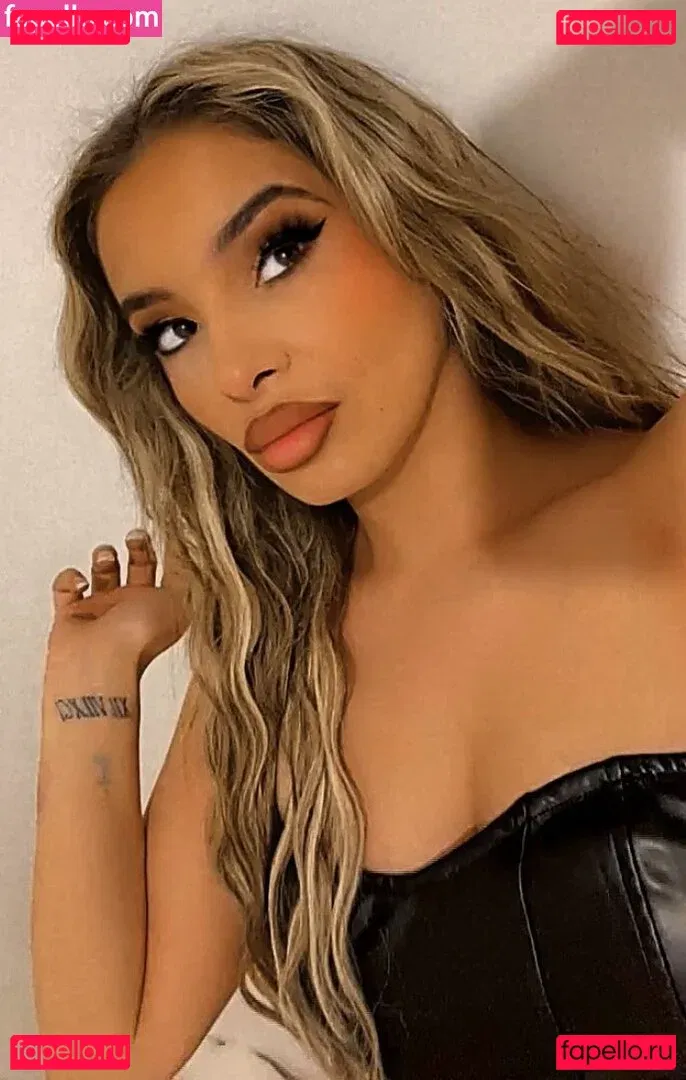 Zoe Leanne Cooper Onlyfans Photo Gallery 