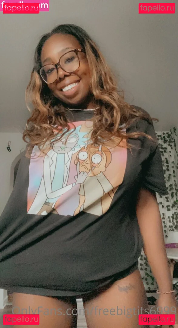 freebigtits6999 Onlyfans Photo Gallery 