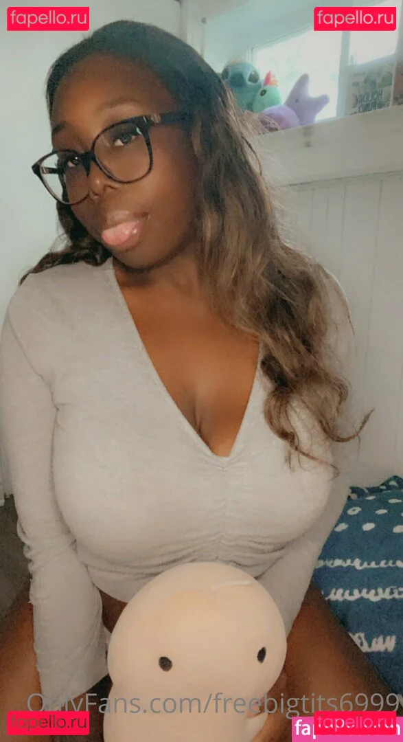 freebigtits6999 Onlyfans Photo Gallery 